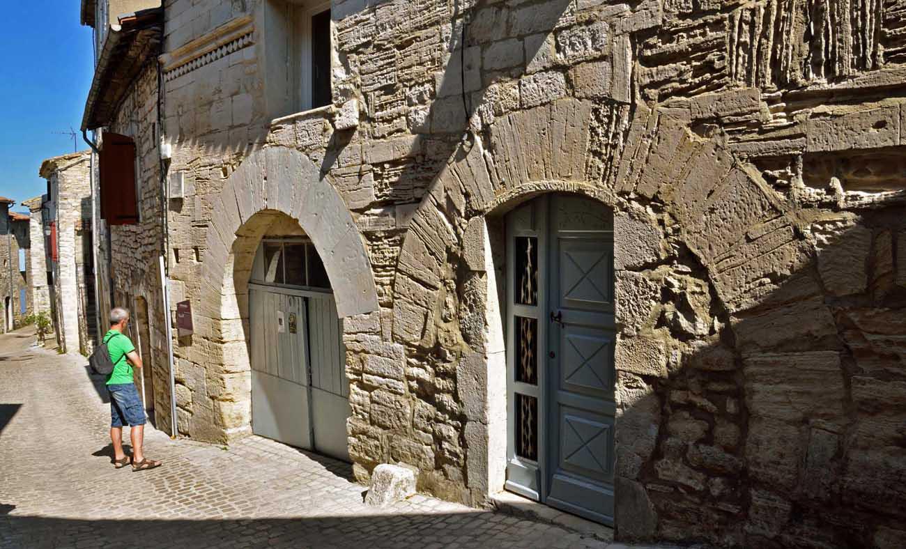 une échoppe rue des Maisons Romanes